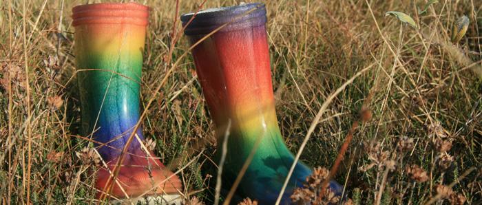 Bottes d'un bénévole lors d'un chantier nature dans un marais