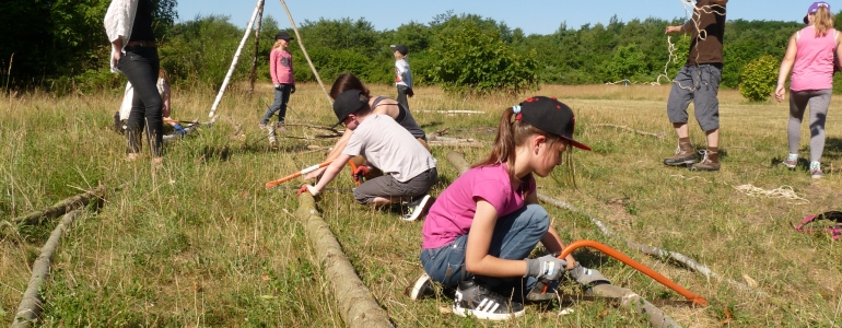 Construction de la table par les élèves de l'école Lamendin