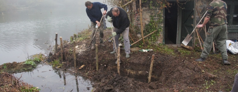 Préparation du profil des berges.