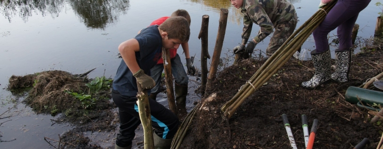 Opération de renforcement de berges.